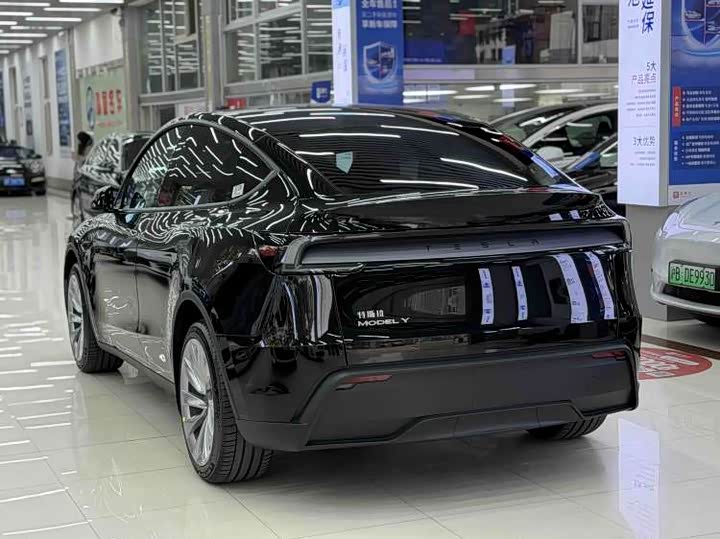 Фото 6 - Tesla Model Y