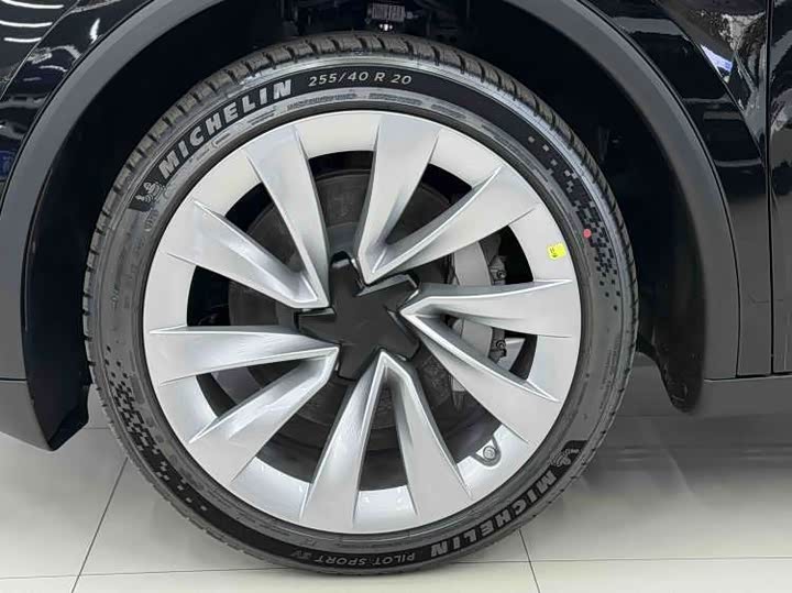 Фото 8 - Tesla Model Y