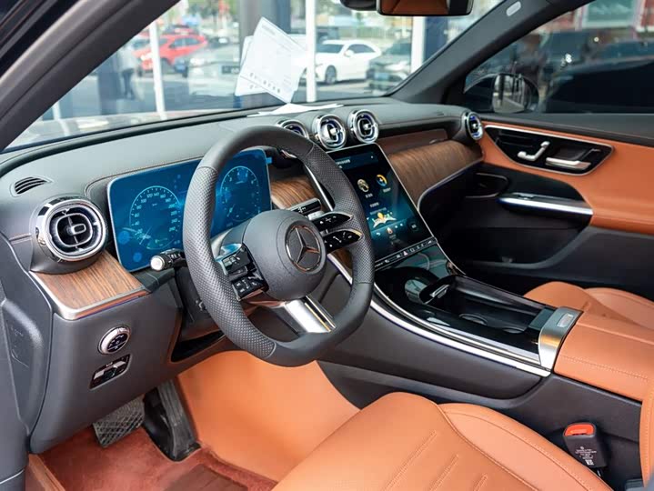 Photo 7 - Mercedes-Benz GLC-Class