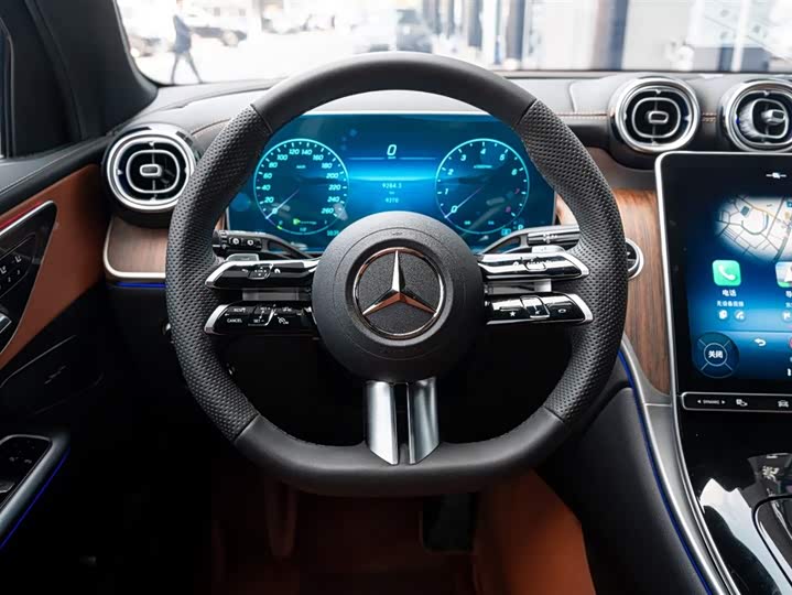 Photo 9 - Mercedes-Benz GLC-Class