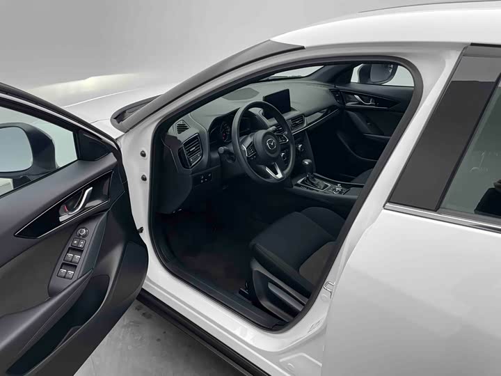 Фото 9 - Mazda CX-4