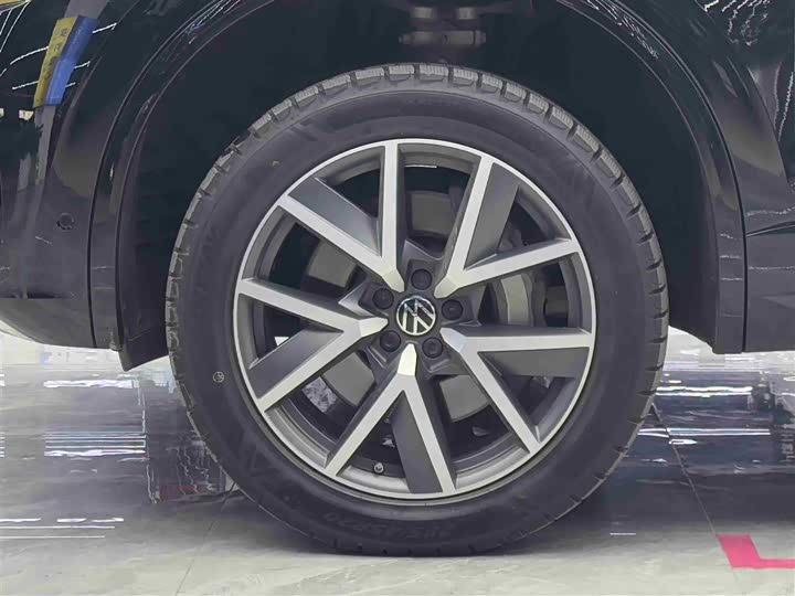 Фото 4 - Volkswagen Touareg