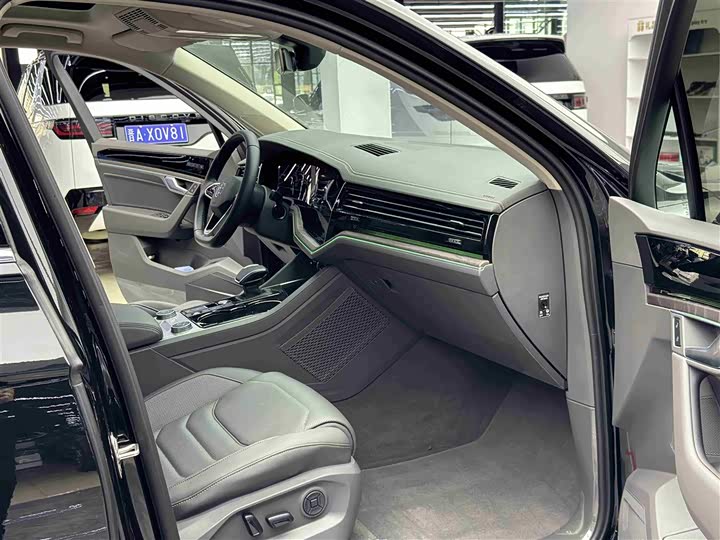 Фото 8 - Volkswagen Touareg