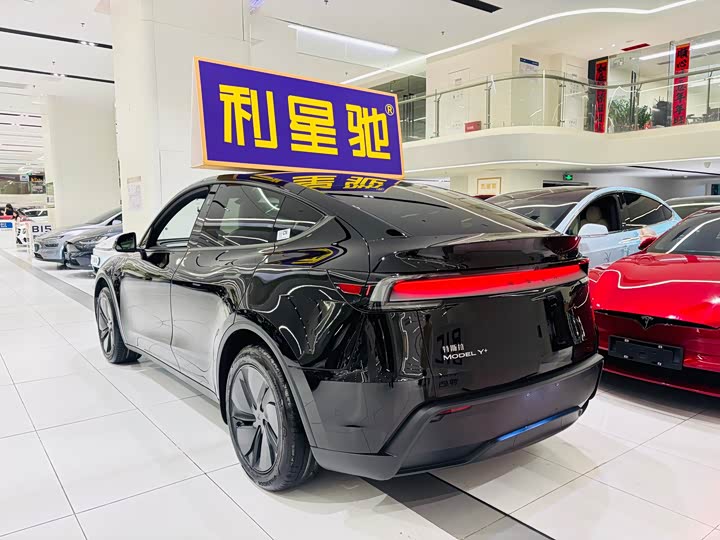 Фото 4 - Tesla Model Y