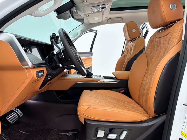 Фото 7 - Tank 500 Hybrid