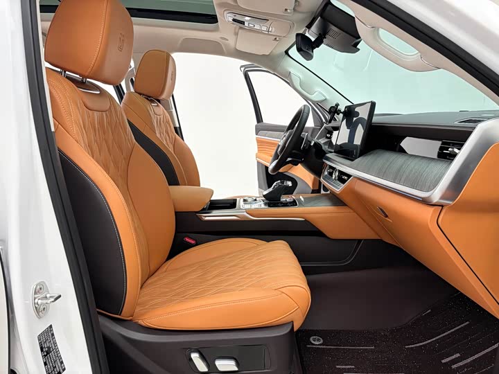 Фото 8 - Tank 500 Hybrid