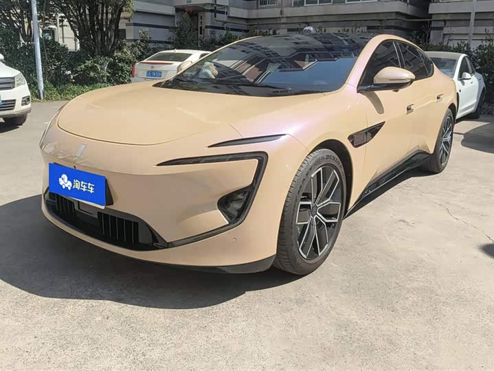 Фото 1 - Avatr 12