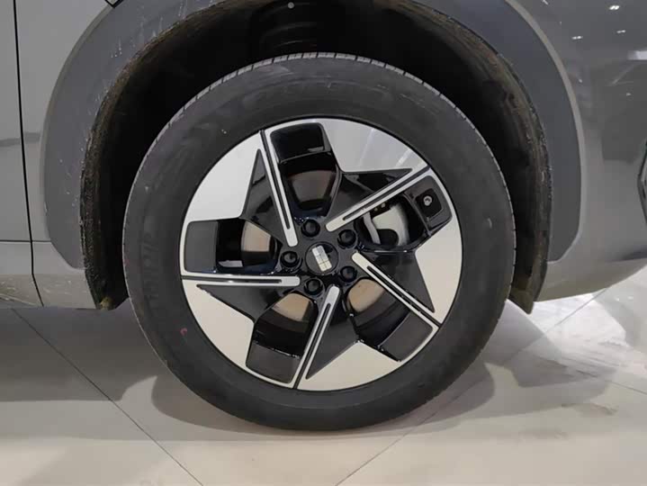 Photo 6 - Geely Galaxy E5