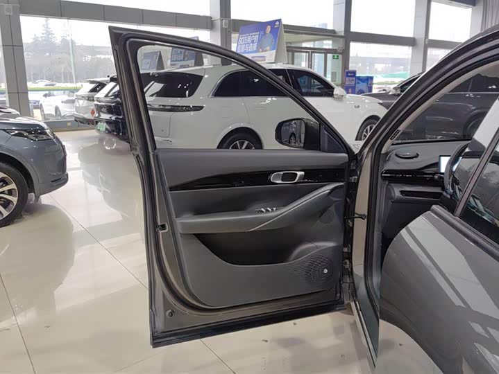 Photo 7 - Geely Galaxy E5