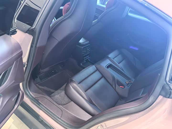 Фото 7 - Porsche Taycan