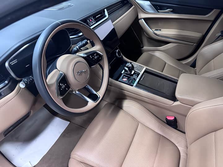 Фото 2 - Jaguar XF L