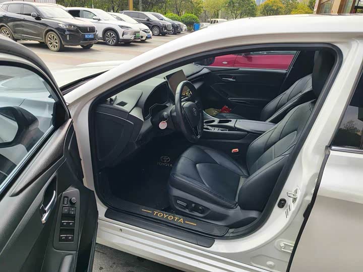 Photo 4 - Toyota Avalon