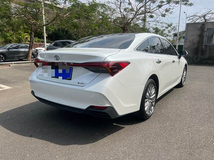 Фото 8 - Toyota Avalon