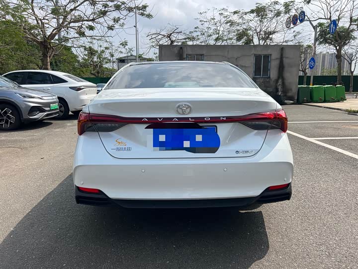 Фото 9 - Toyota Avalon