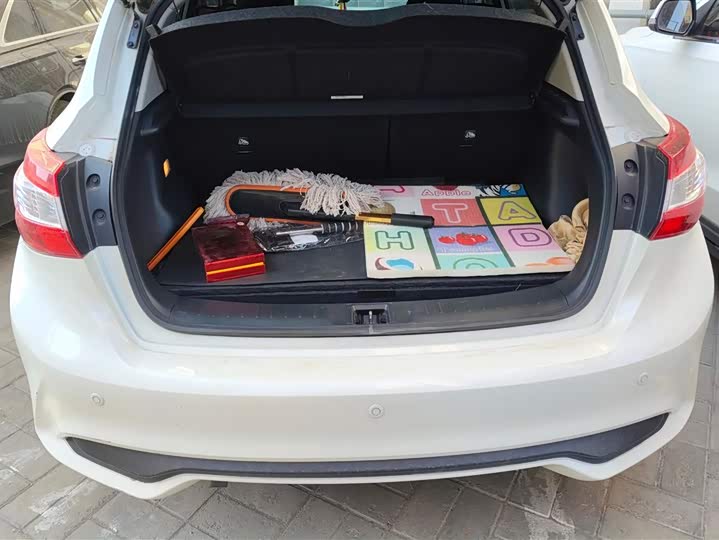 Photo 4 - Nissan Tiida