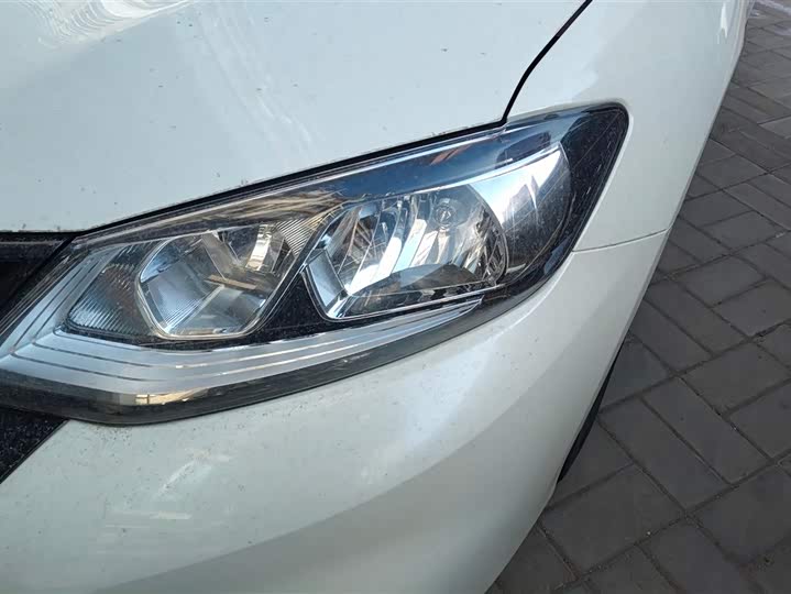 Photo 5 - Nissan Tiida