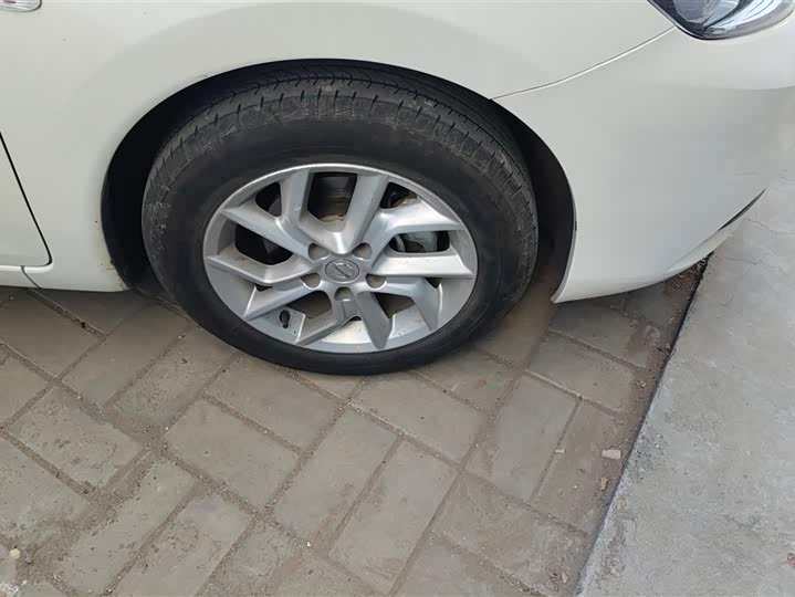 Photo 6 - Nissan Tiida