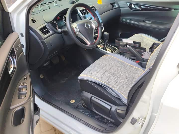 Photo 9 - Nissan Tiida