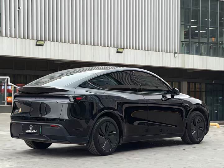 Photo 4 - Tesla Model Y