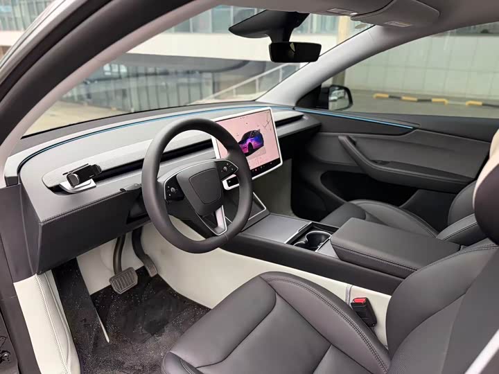 Photo 6 - Tesla Model Y
