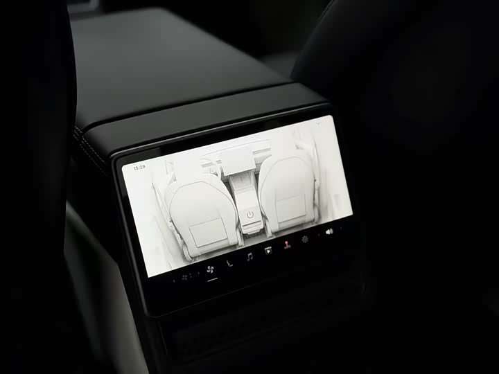 Photo 8 - Tesla Model Y