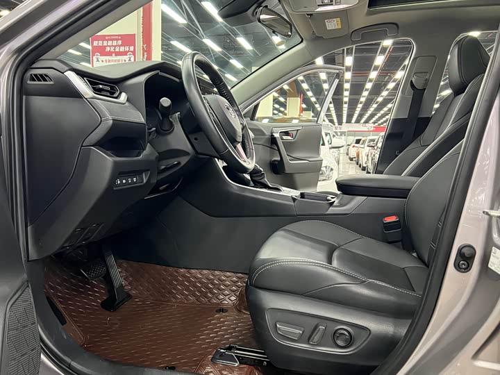 Photo 5 - Toyota Wildlander