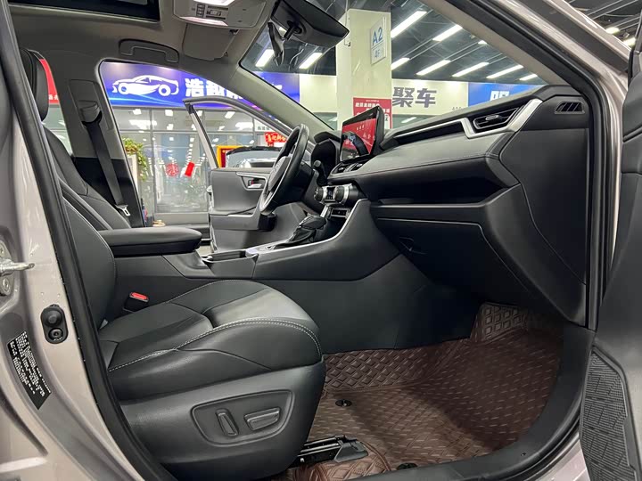 Photo 7 - Toyota Wildlander