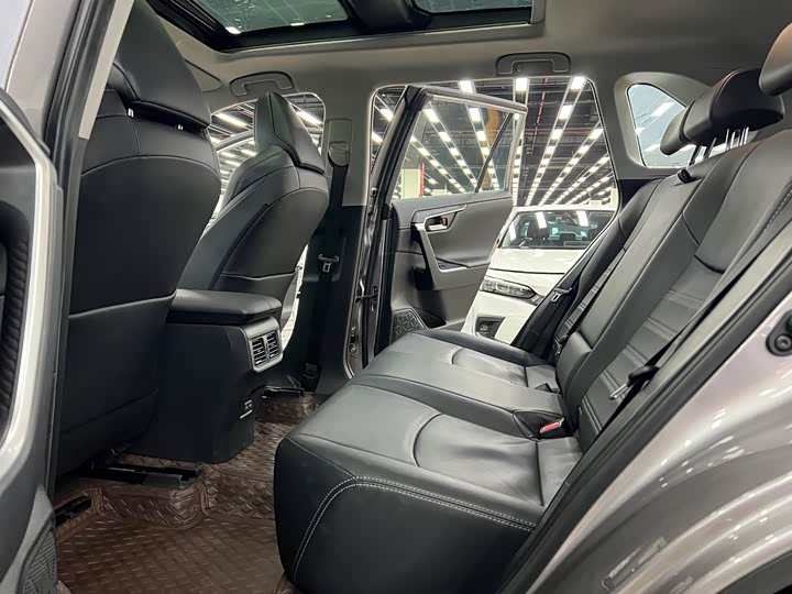 Photo 8 - Toyota Wildlander