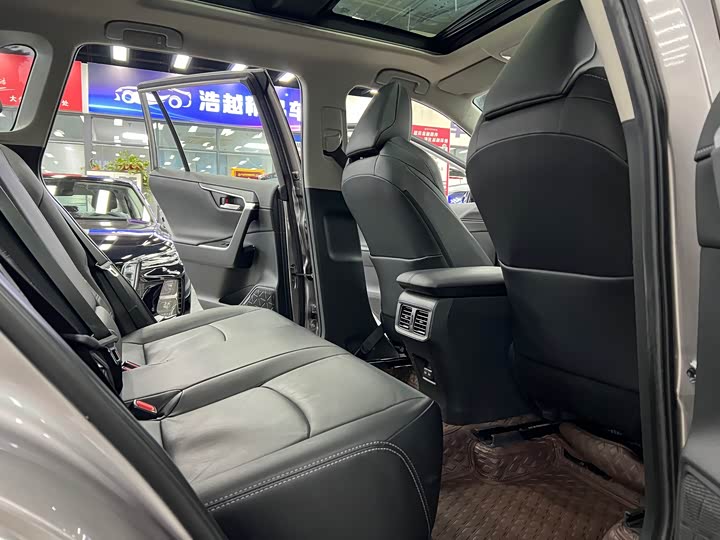 Photo 9 - Toyota Wildlander