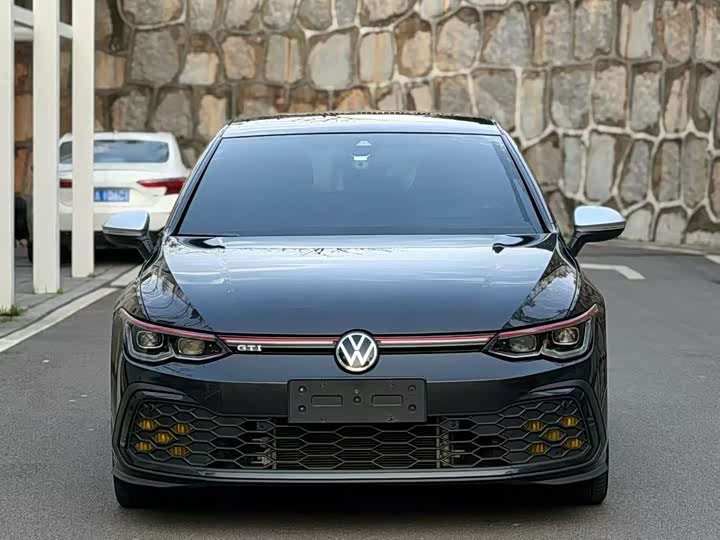 Фото 2 - Volkswagen Golf GTI