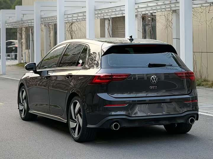 Фото 8 - Volkswagen Golf GTI