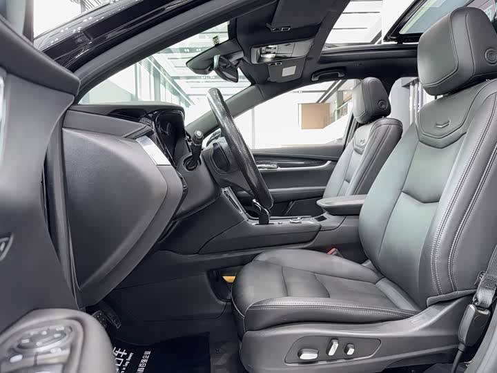 Фото 3 - Cadillac XT5