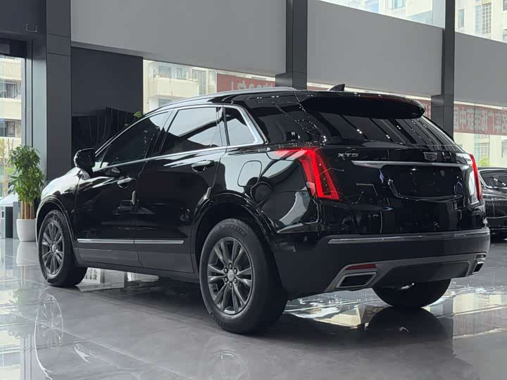 Фото 8 - Cadillac XT5
