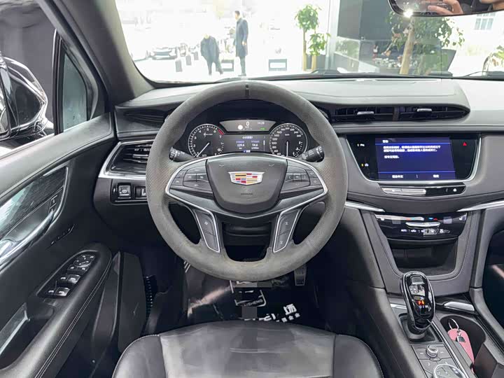 Фото 9 - Cadillac XT5
