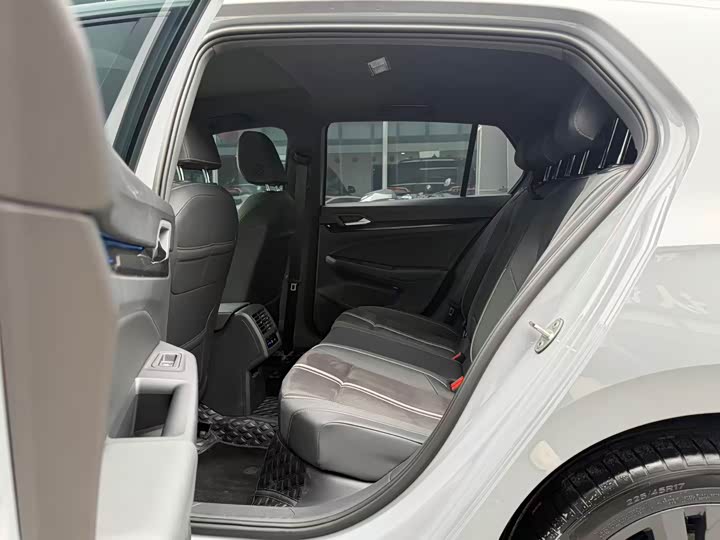 Фото 6 - Volkswagen Golf