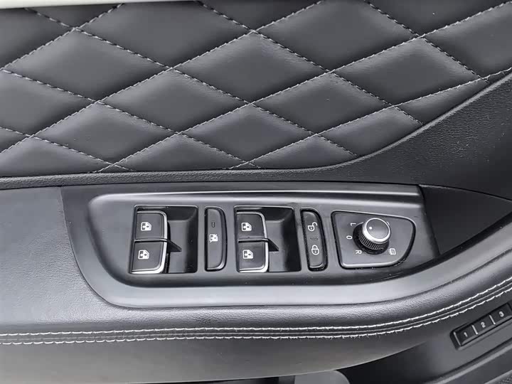 Photo 9 - Hongqi HS7