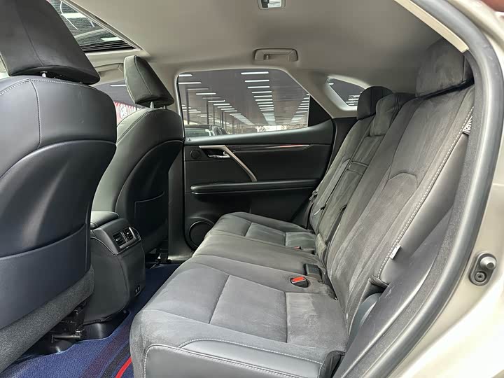 Фото 8 - Lexus RX