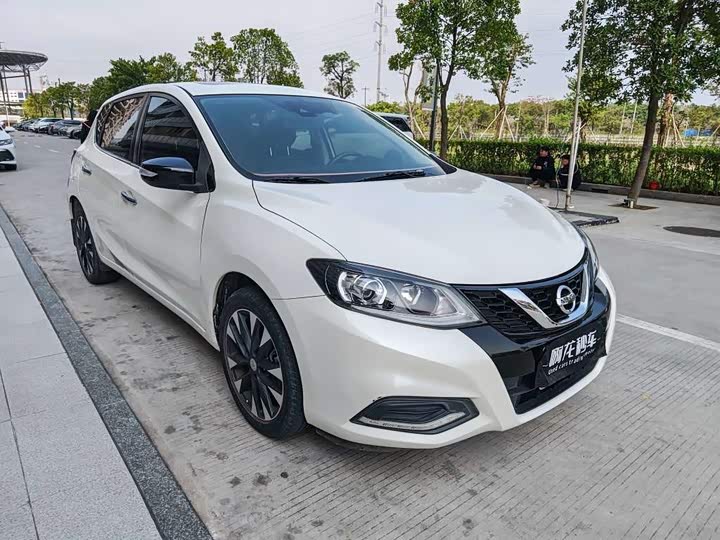 Photo 3 - Nissan Tiida