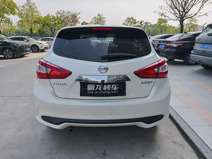 Photo 5 - Nissan Tiida