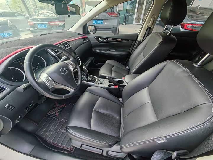 Photo 7 - Nissan Tiida