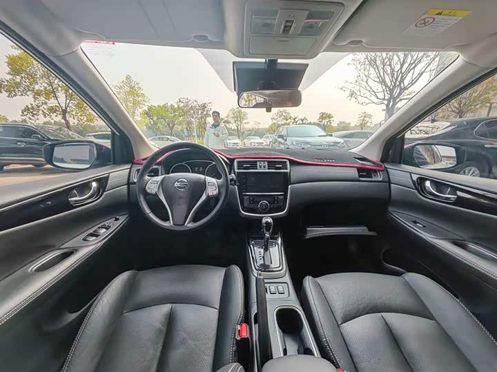 Photo 9 - Nissan Tiida