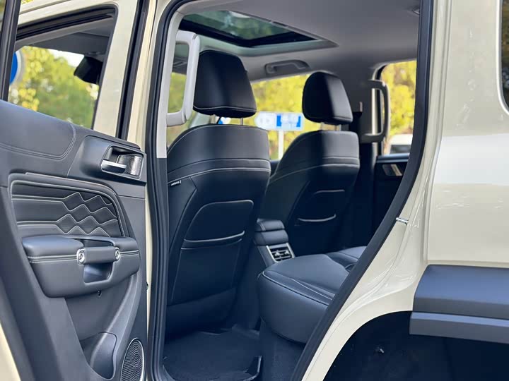 Фото 9 - Tank 300 Hybrid