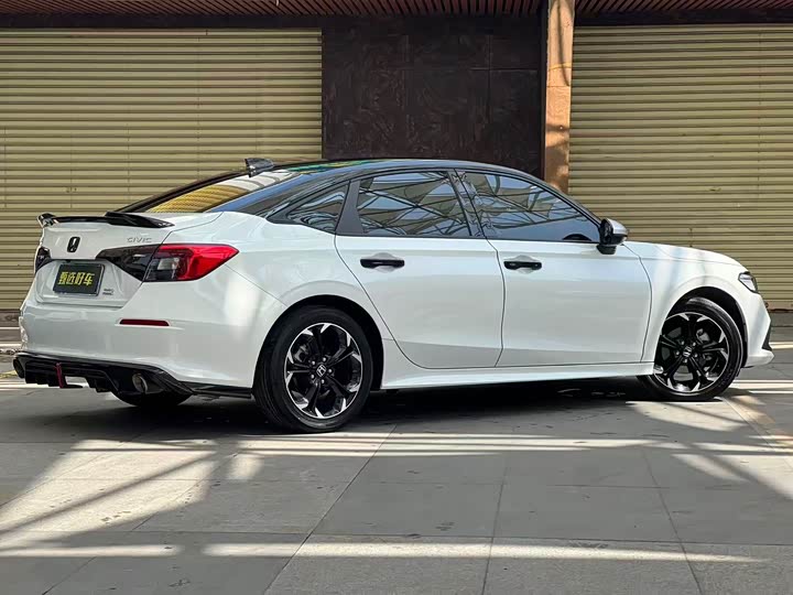 Фото 8 - Honda Civic