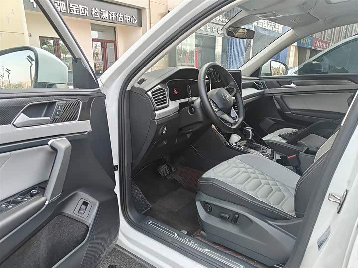 Volkswagen Tayron 2024 2024款 330TSI 两驱豪华Plus进阶版