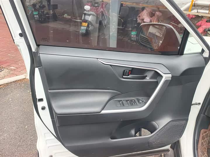 Photo 7 - Toyota Wildlander