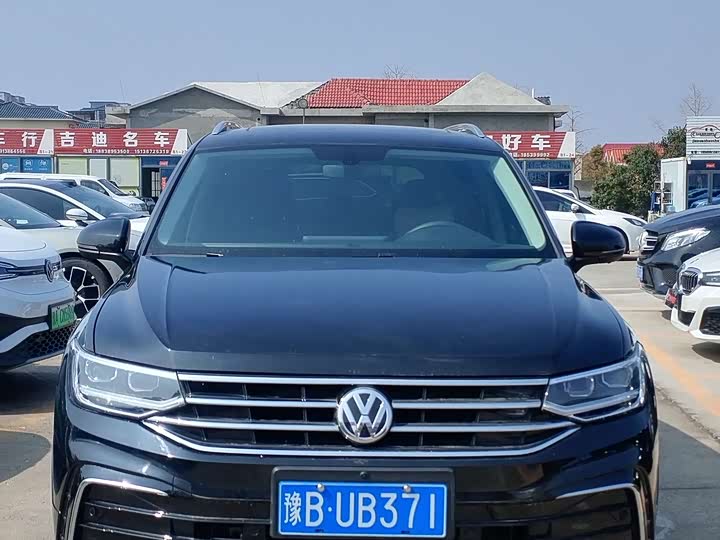 Фото 1 - Volkswagen Tiguan L Pro
