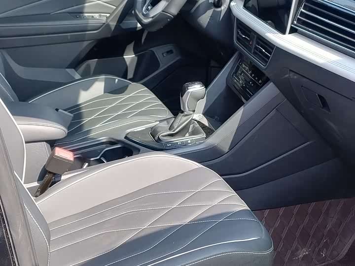 Фото 8 - Volkswagen Tiguan L Pro