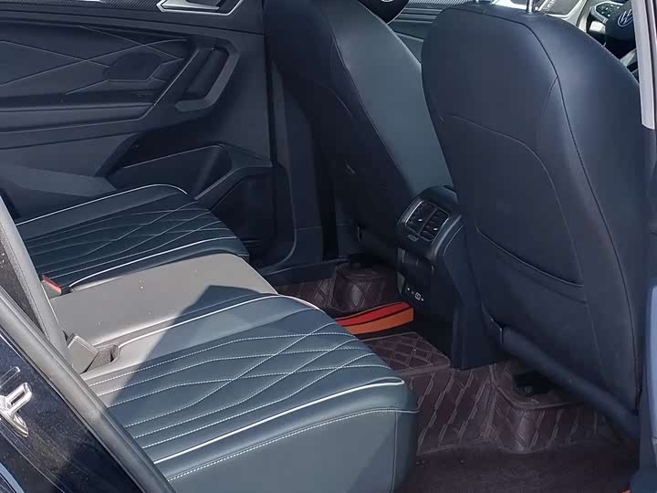 Фото 9 - Volkswagen Tiguan L Pro