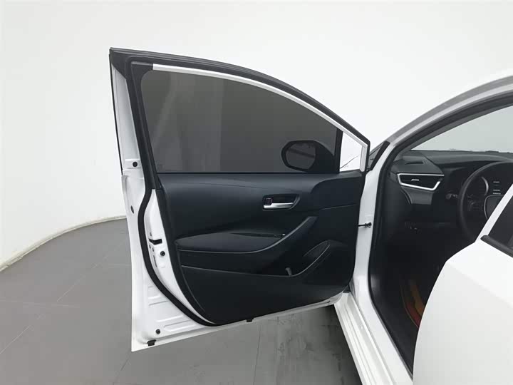 Фото 8 - Toyota Corolla