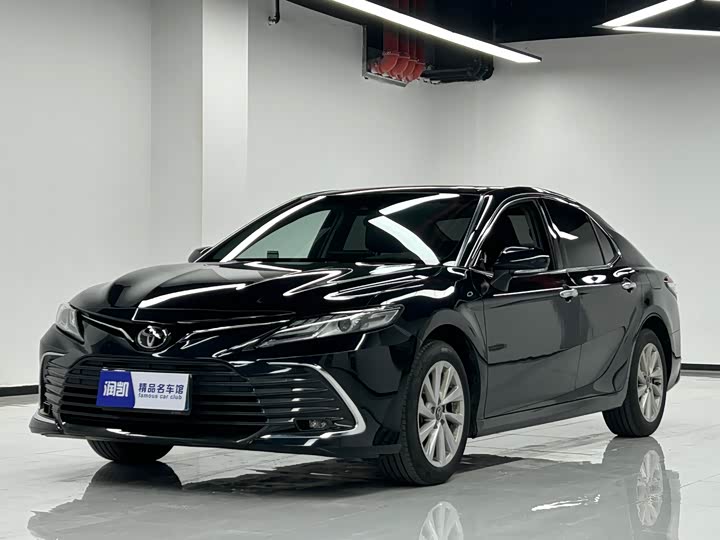 Фото 1 - Toyota Camry